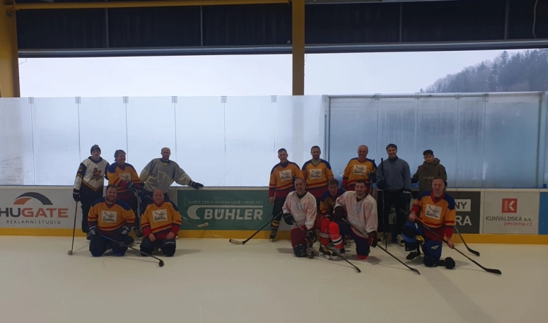 Neděle patří hokeji