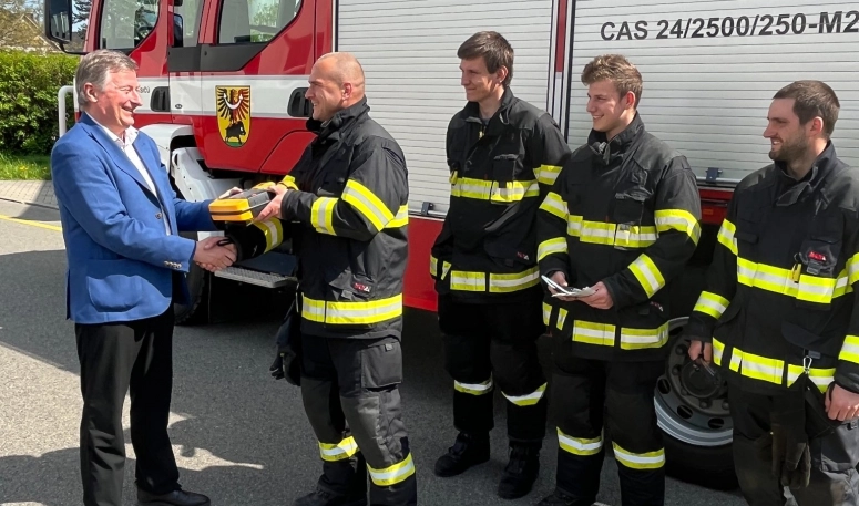 Předání daru dobrovolným hasičům 