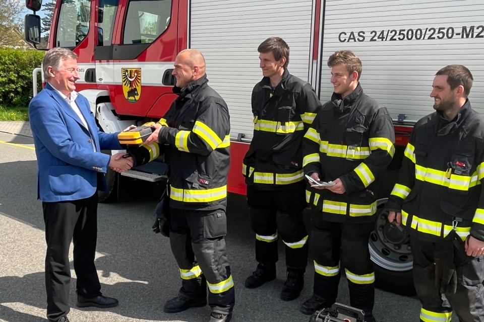 Blog- předání daru hasičům - 2