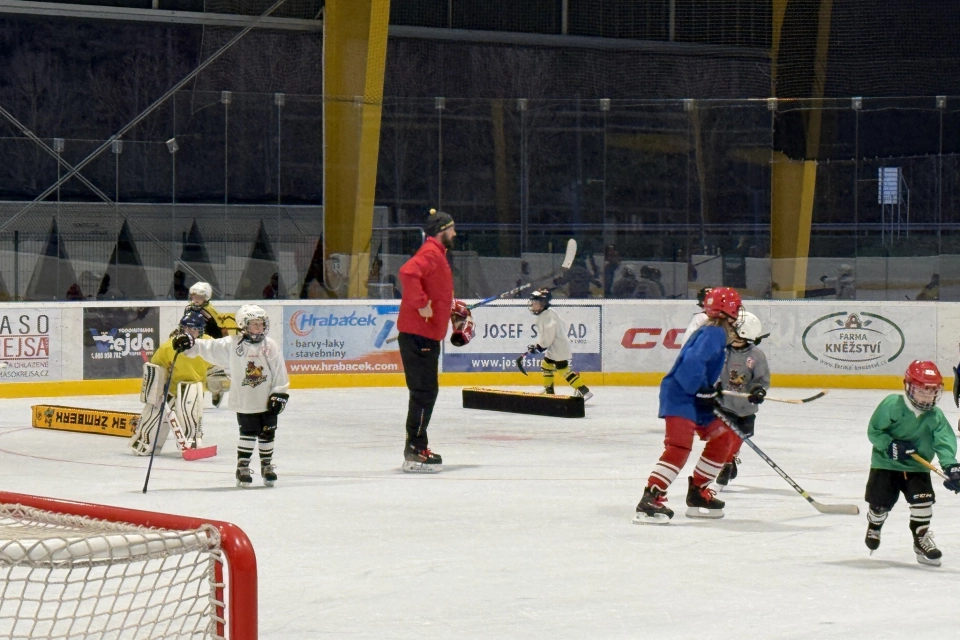 BUHLER podporujue mladé hokejisty - 1